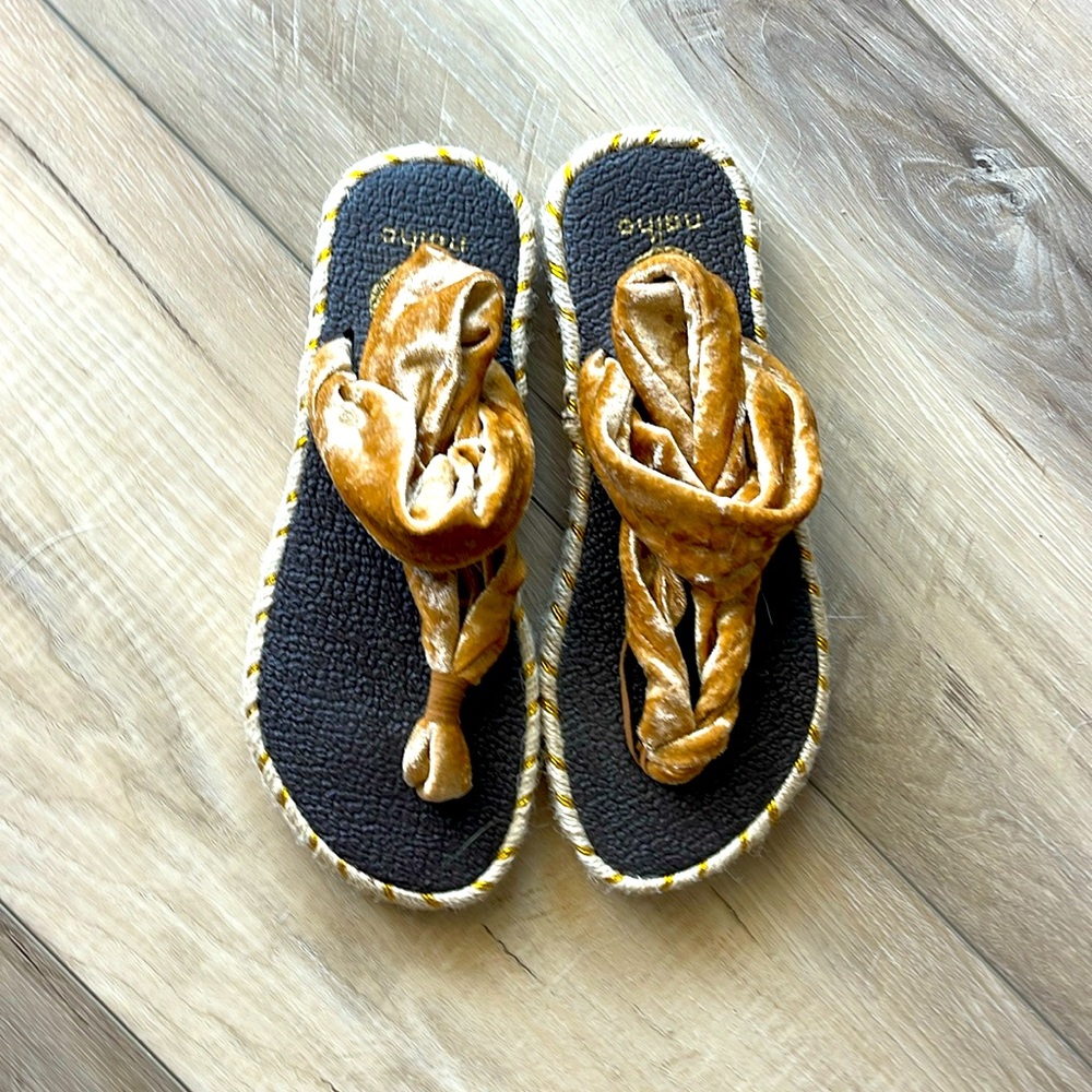 Yoga mat cushion insert sandals size 8